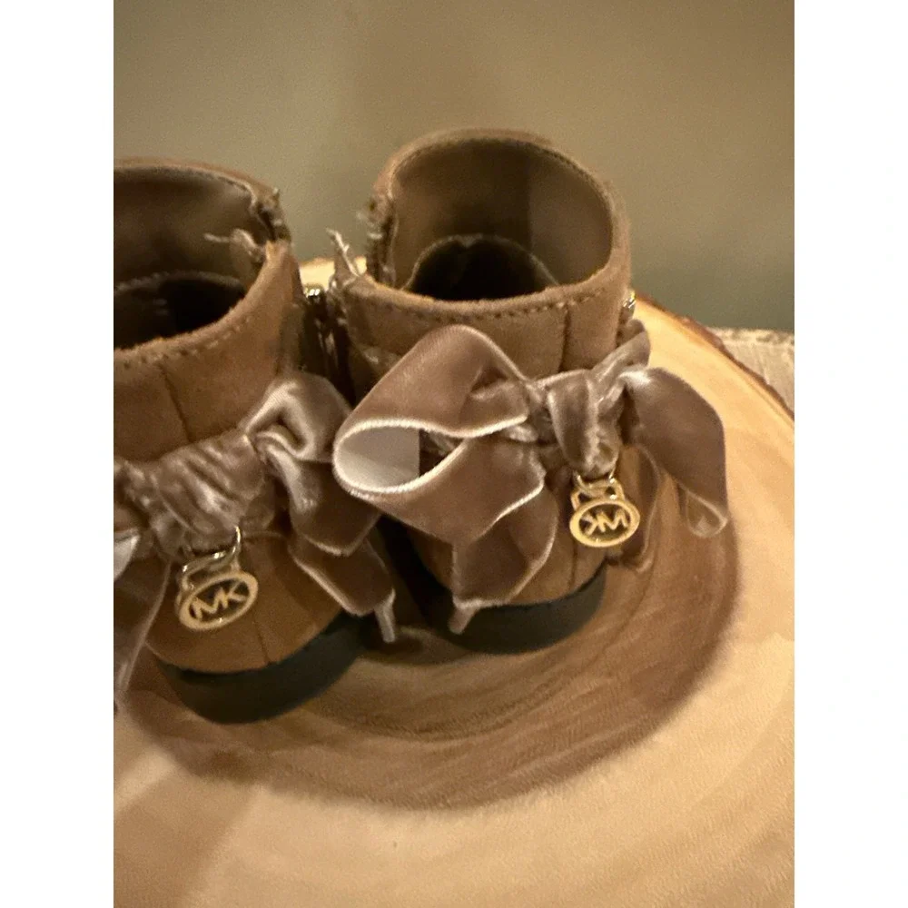 MICHAEL‎ Michael Kors Emma Deb Bow Charm Bootie Baby Girl's 5 Caramel New